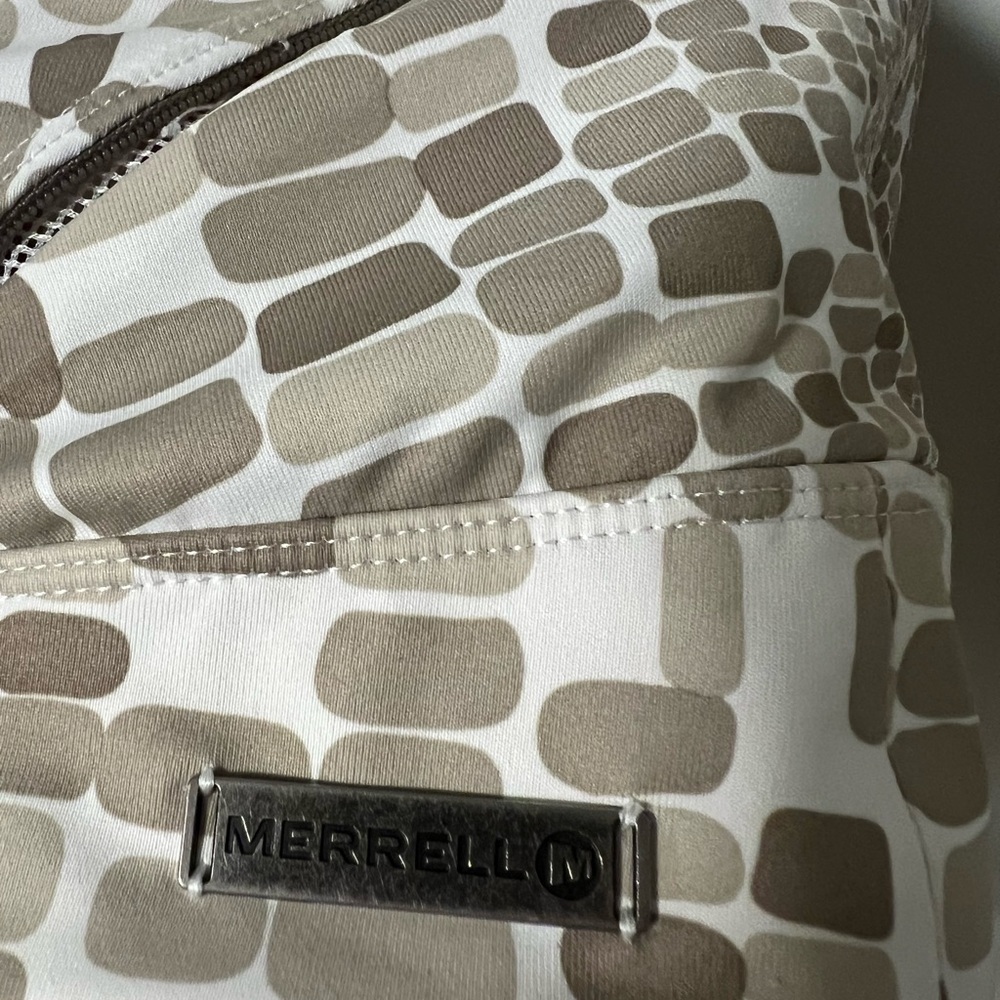 Women’s Merrell Beige and White Patterned Opti Wick Hooded Zip up Walking Jacket - Picture 7 of 11